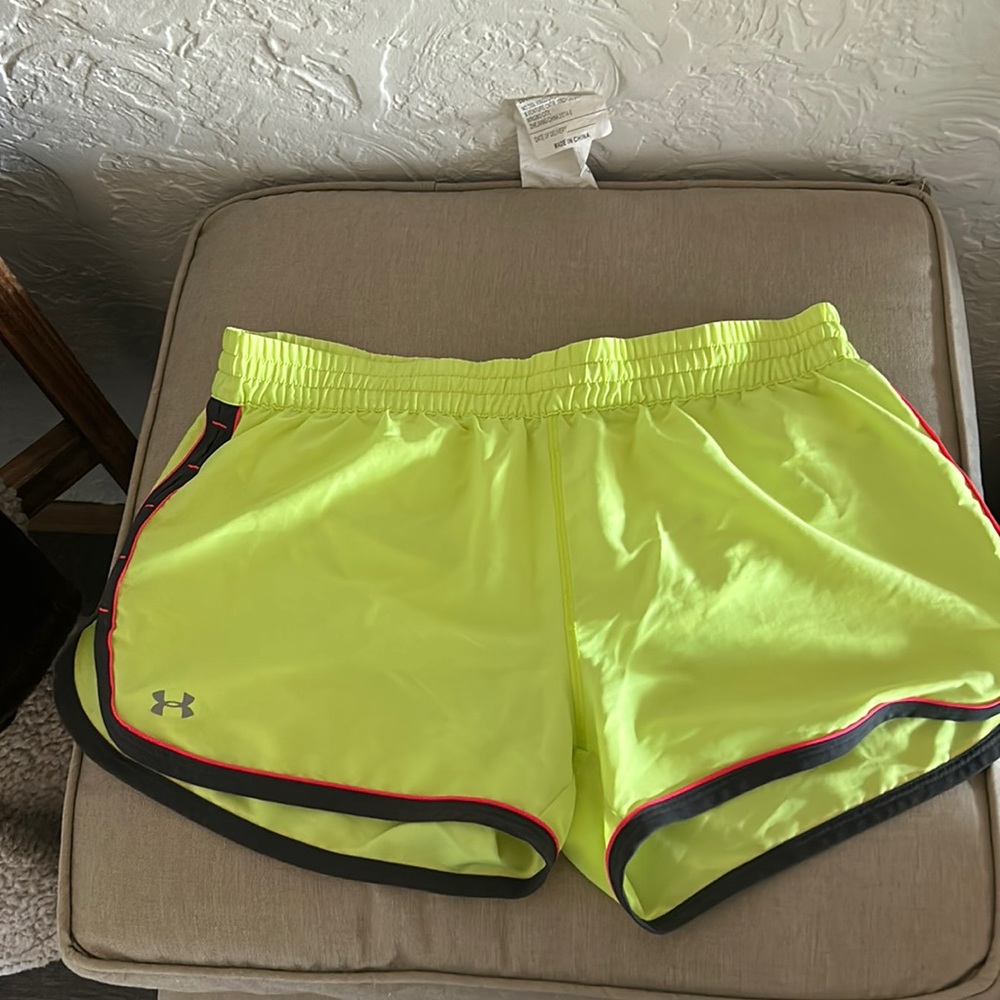 Women’s under armor active shorts